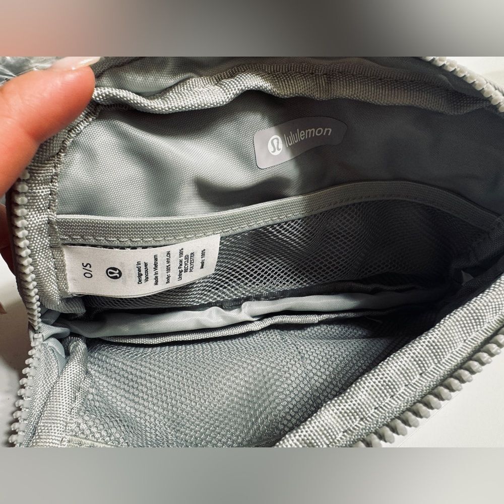 NWT Lululemon Everywhere Belt Bag Silver Drop Extended Strap Cute Hands Free - Picture 7 of 8